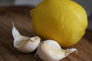 Česen-lemon-liker-kot nalašč-pomočnik-v-obdelave-krčne širitev žil